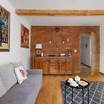 Comfortable Chramcowki In The Centre Of By Renters *