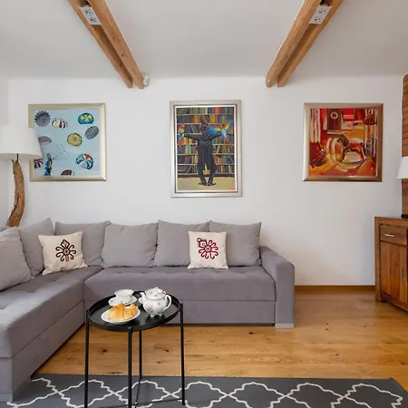Comfortable Chramcowki In The Centre Of By Renters